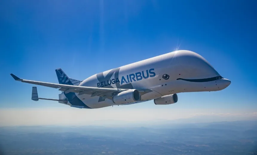 Avião com ‘cara’ de baleia faz voo inaugural na França