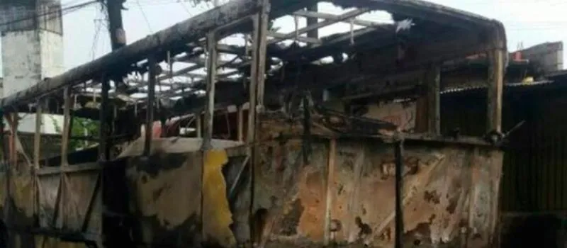 VANDALISMO: Ônibus do vereador Vado Malassombrado é incendiado em Massaranduba