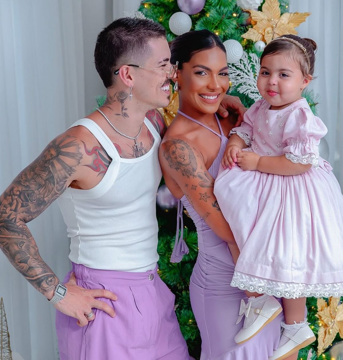 Casal com a pequena Pietra. Redes Sociais / @biel