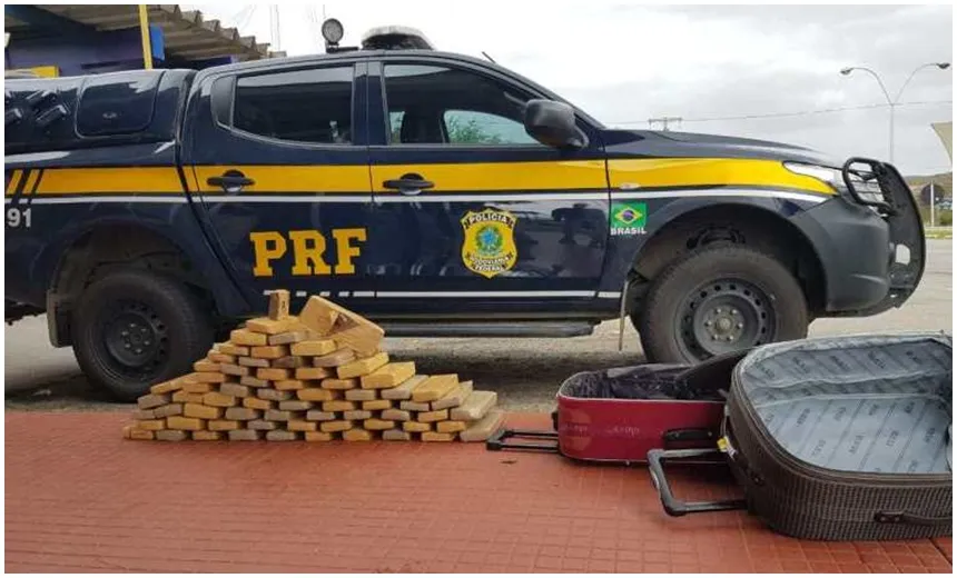 Jequié: mulher é presa pela PRF transportando 50 kg de drogas, em ônibus de turismo; veja vídeo