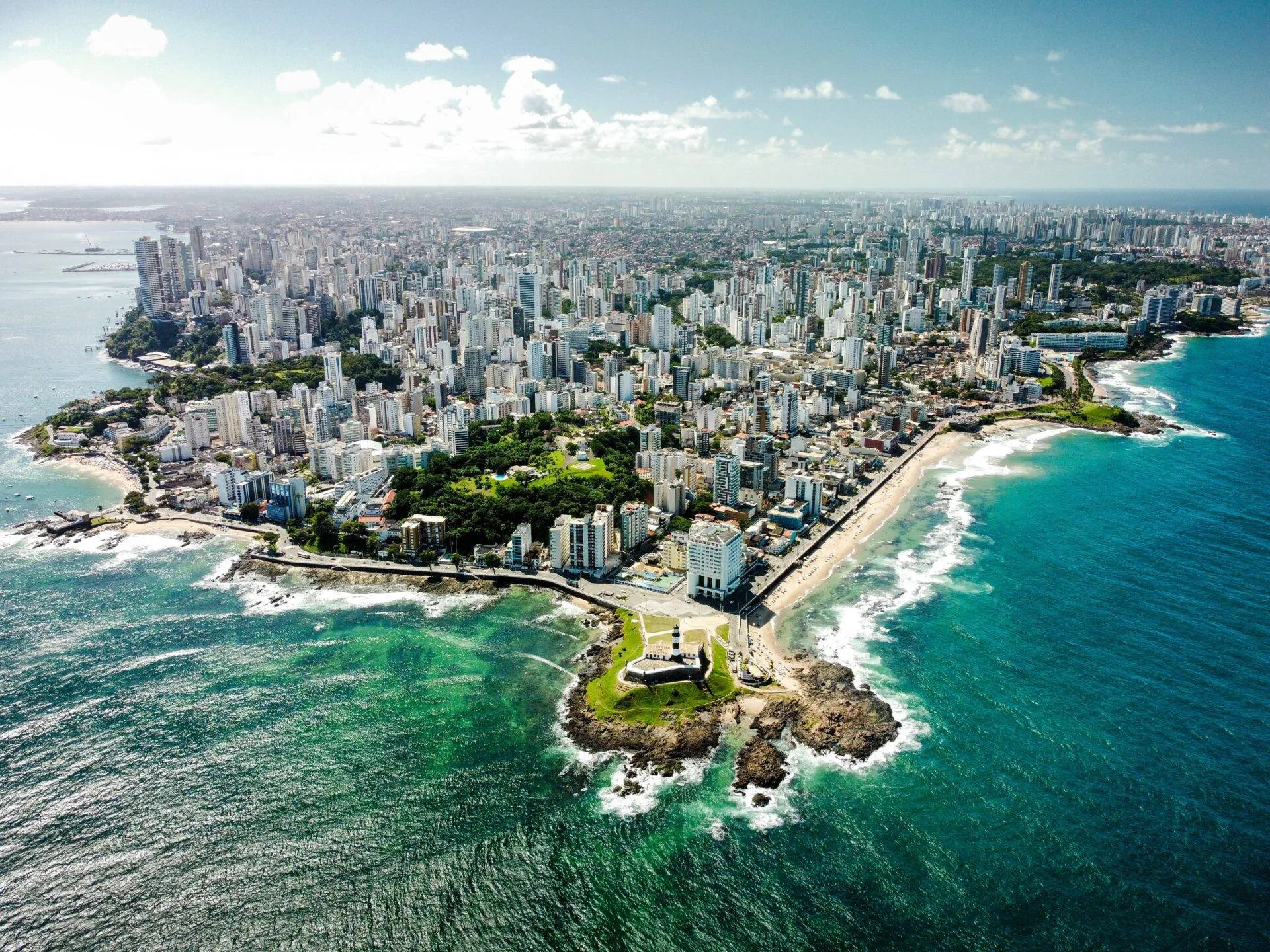 Falta de infraestrutura, economia fraca e fuga para Lauro e Camaçari explicam redução populacional de Salvador, diz geógrafo da UFBA