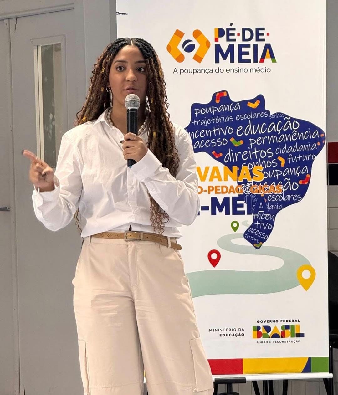Nath Finanças em palestra para gestores e professores sobre educação financeira nas escolas. Foto: Reprodução / Instagram @nathfinanças