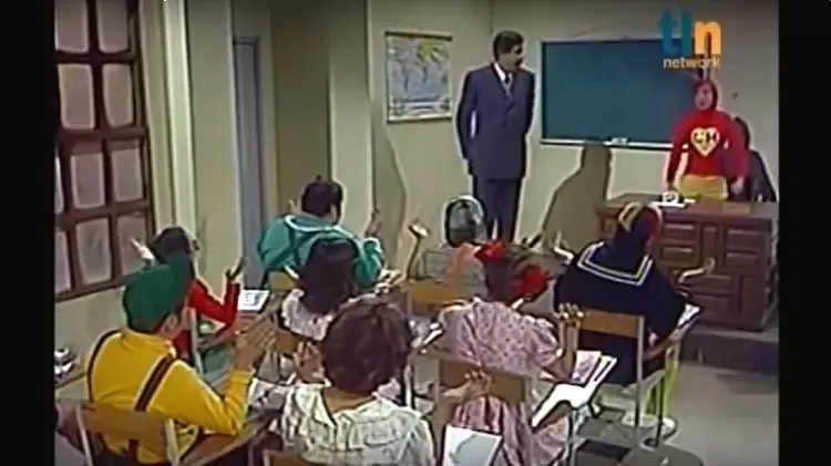 Nesse enredo, o Professor Girafales organiza uma festa à fantasia, mas criminosos tentam agir durante o evento. | Foto: Reprodução