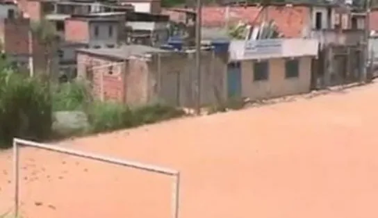 Moradores da comunidade Don Lucas, em Castelo Branco, pedem requalificação de quadra de esportes