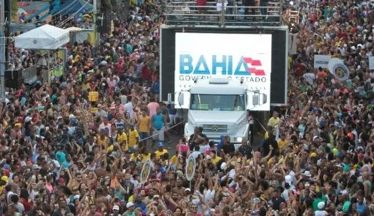 Bolsonaro diz que, por ele, "não teria Carnaval em Salvador" e culpa governadores e prefeitos por mortes; "é uma realidade"