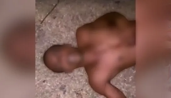 Vídeo mostra homem suspeito de invadir e roubar casas em Itapuã sendo espancado; assista 