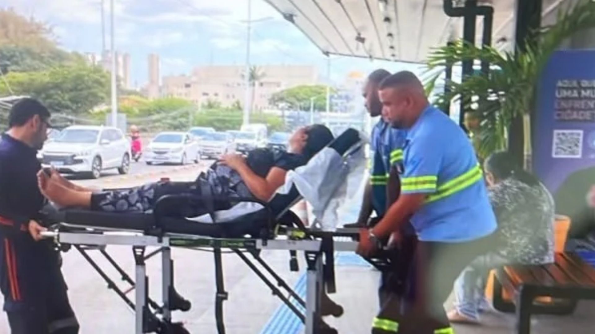 Mulher entra em trabalho de parto dentro de esta&ccedil;&atilde;o do BRT em Salvador. Foto: Leitor Aratu On