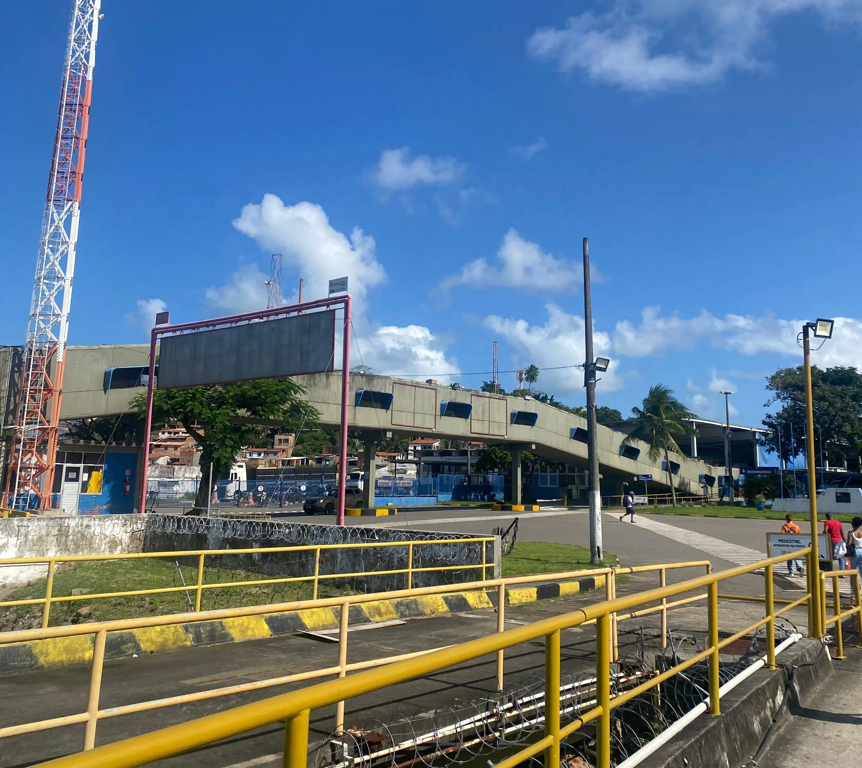PM à paisana se envolve em briga e dispara tiro acidental no Terminal de Bom Despacho, em Itaparica