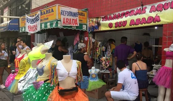 Vídeo: descubra onde customizar abadá de última hora no circuito Dodô