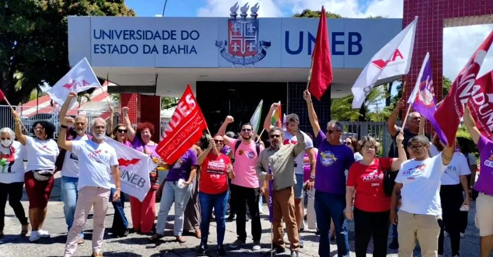 Em greve, professores da Uneb fazem mobilizações nesta quarta-feira (9)