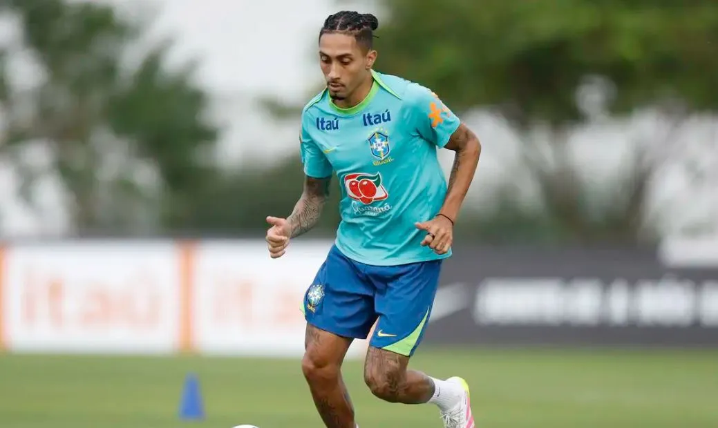 O técnico da seleção brasileira, Carlo Ancelotti, indicou possíveis mudanças na equipe titular. Foto: Rafael Ribeiro/CBF