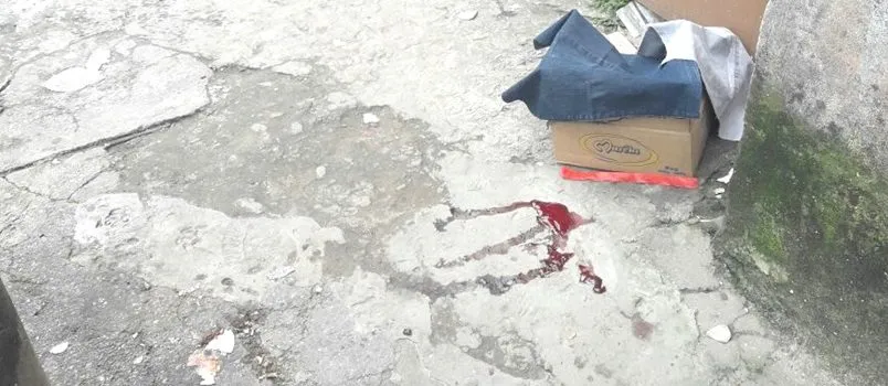 Recém-nascido é abandonado dentro de caixa em via pública no bairro de Periperi