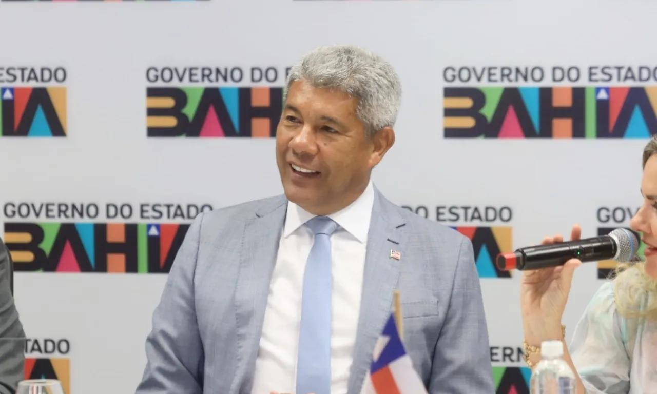 Jerônimo propõe reajuste de 13,63% para profissionais de saúde da Bahia