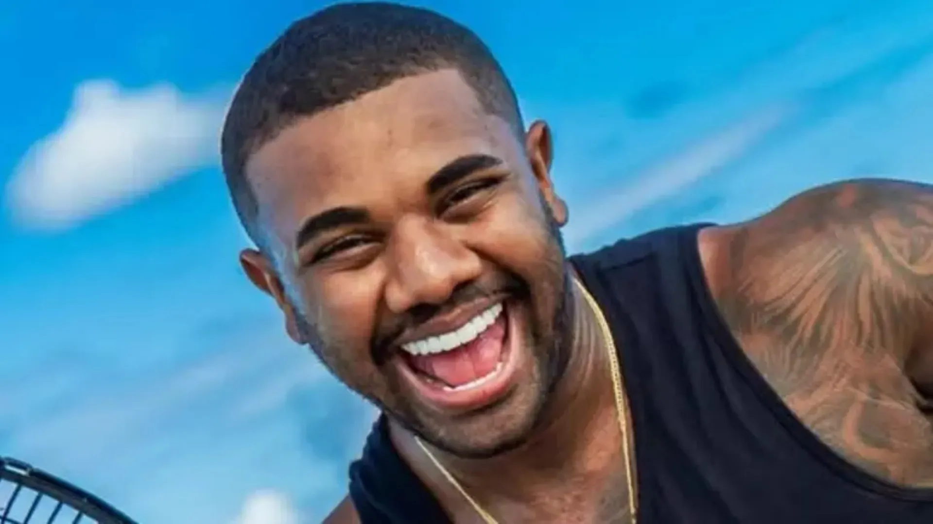 Davi Brito relata susto com suposto alerta da Defesa Civil: 'Tá repreendido!' 