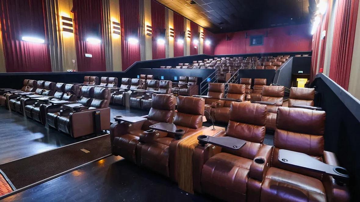 Bruno Reis sanciona lei que obriga cinemas a iniciar sessões pontualmente