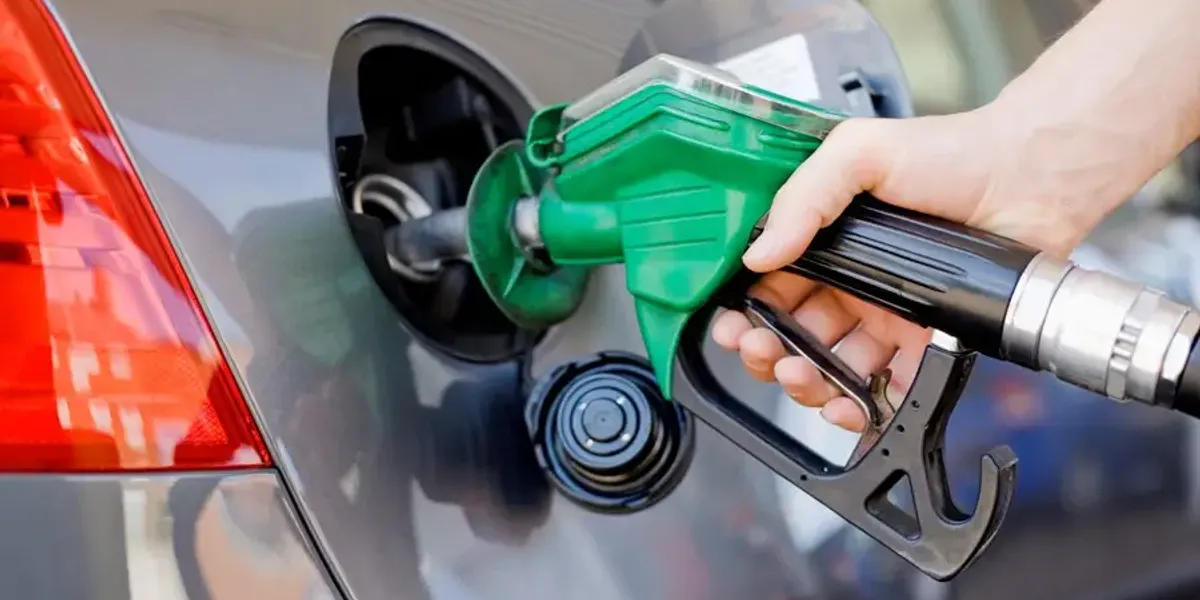 Lula assinou medidas que reduzem a tributa&ccedil;&atilde;o federal sobre a gasolina e o etanol