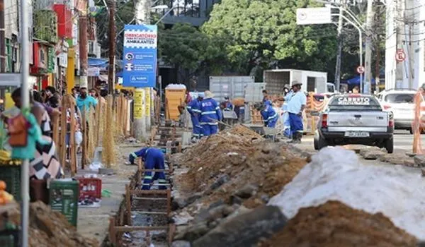 Bolsonaro sanciona lei que permite obras públicas sem licitação de até R$ 100 mil durante pandemia