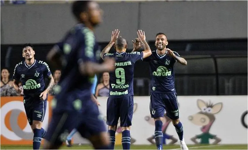 Chapecoense bate Santos, respira na tabela e &#8216;afunda&#8217; Vitória na Zona de Rebaixamento