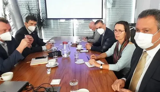 Na República Tcheca, Rui Costa dialoga por investimentos e parcerias com universidade e instituto de oncologia