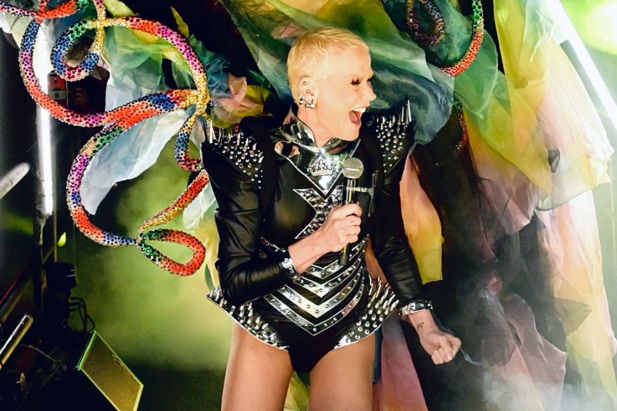 Xuxa recebeu alta após internação devido a um problema na coluna, que demando uma cirurgia. Foto: Instagram