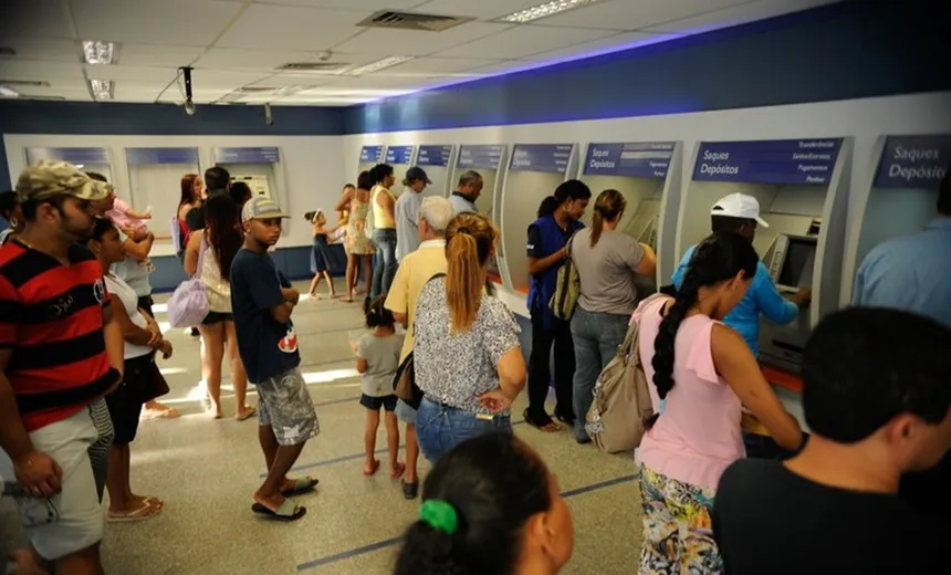 Com jogo do Brasil, bancos devem fechar às 13h amanhã; veja como fica se a seleção avançar!