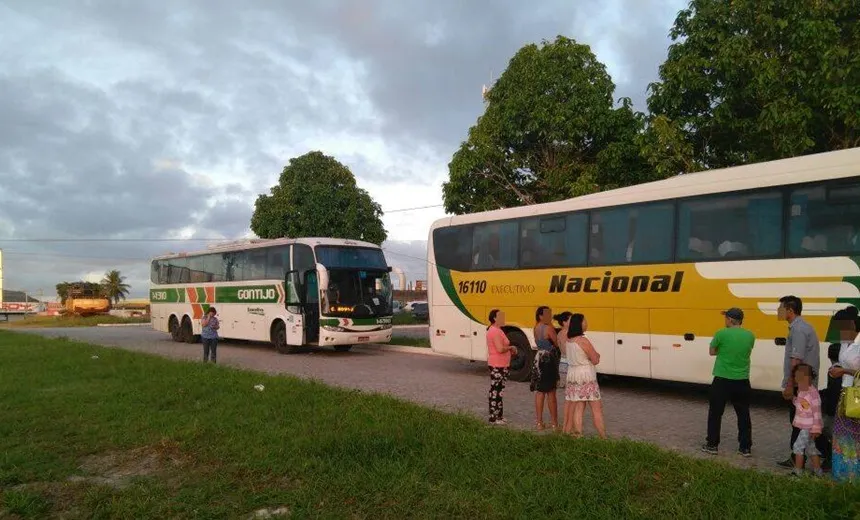 ALAGOINHAS: Dois ônibus interestaduais são assaltados na BR-101