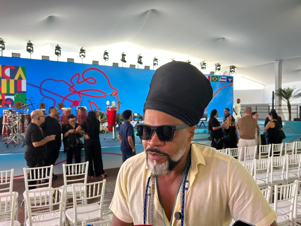 Imagem De Carlinhos Brown Durante O Evento França Brasil