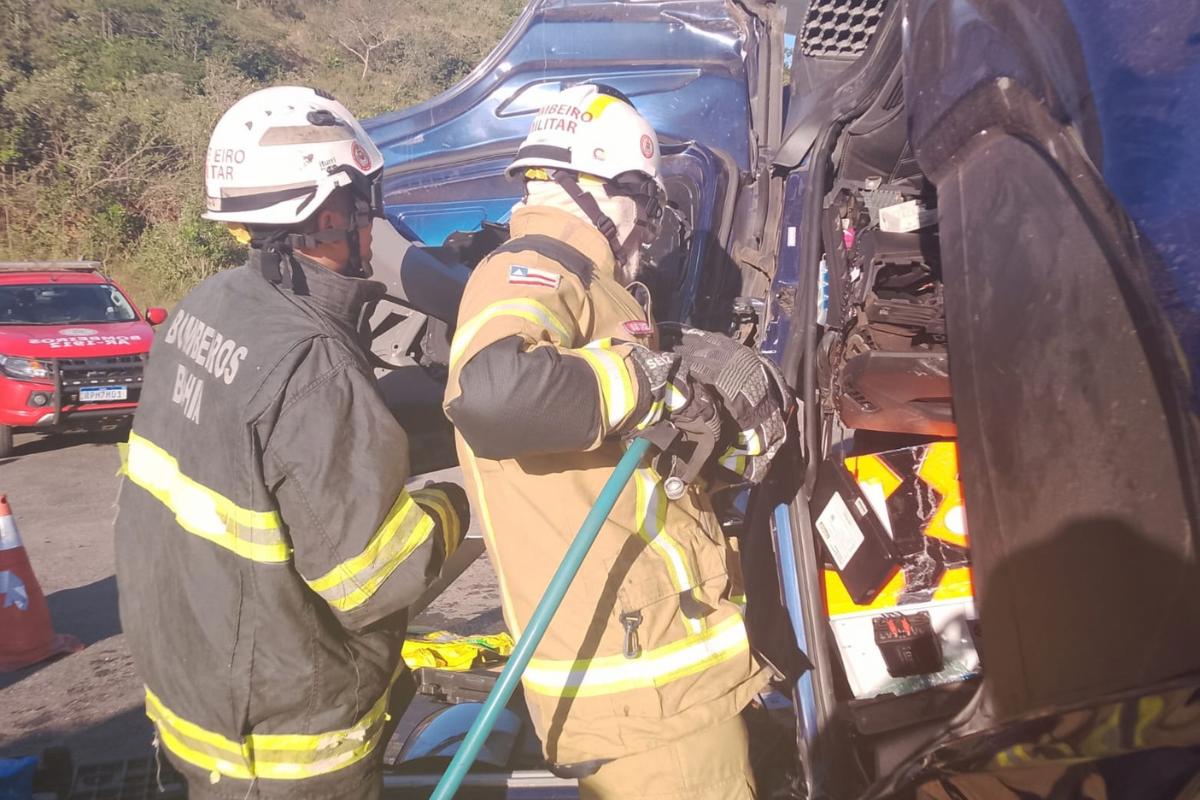 Homem Fica Preso &Agrave;s Ferragens Ap&oacute;s Acidente Em Rodovia 