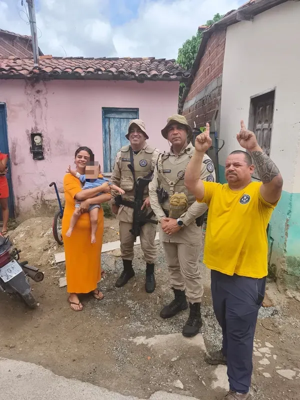 Beb&ecirc; Noah recebeu alta hospitalar e voltou para casa da fam&iacute;lia ap&oacute;s ser resgatado em Ilh&eacute;us