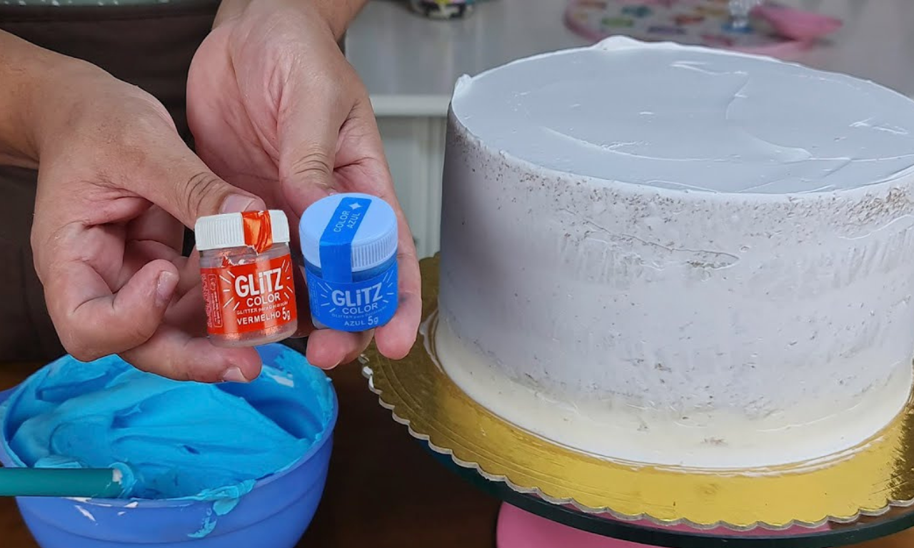 Anvisa suspende marcas de glitter comestível com plástico na composição.Foto: Reprodução | Youtube (Paris Cake Designer)