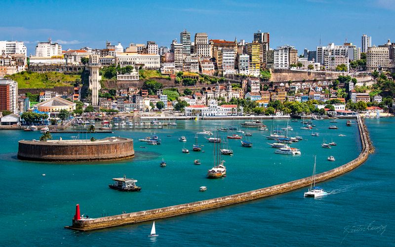 Quem visita Salvador tamb&eacute;m pode explorar &agrave; p&eacute;, a Ba&iacute;a de Todos-os-Santos, considerada a maior ba&iacute;a do Brasil e uma das maiores do mundo/Foto: Reprodu&ccedil;&atilde;o&nbsp;