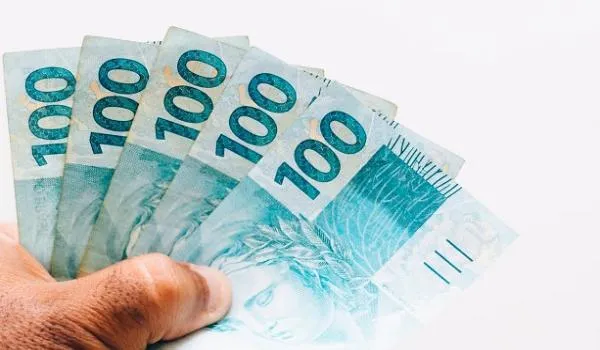 Beneficiários do auxílio emergencial que tiveram pagamento cancelado podem fazer contestação; veja prazo
