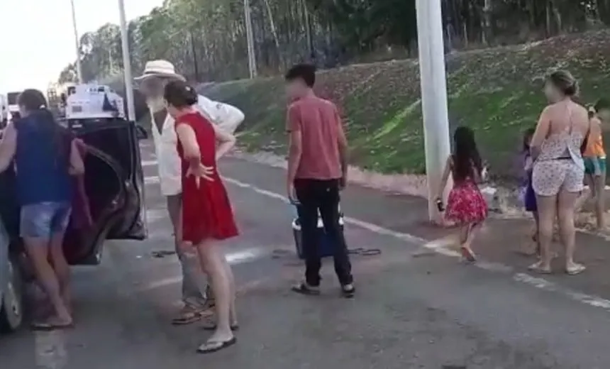 VÍDEO: com capacidade para cinco pessoas, carro é flagrado pela PRF com onze ocupantes