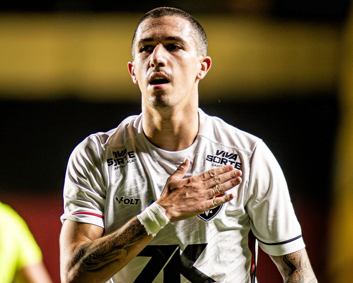 Vitória anuncia recisão de contrato com meia Aitor Cantalapiedra. Foto: Victor Ferreira/EC Vitória