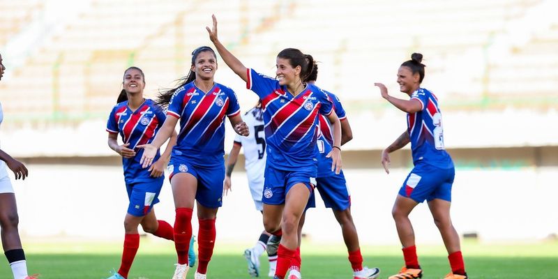 Jogadoras do Bahia comemoram a histórica goleada de 28 a 0 sobre o Botafogo, mostrando união e força coletiva dentro de campo/Foto: Letícia Martins/EC Bahia