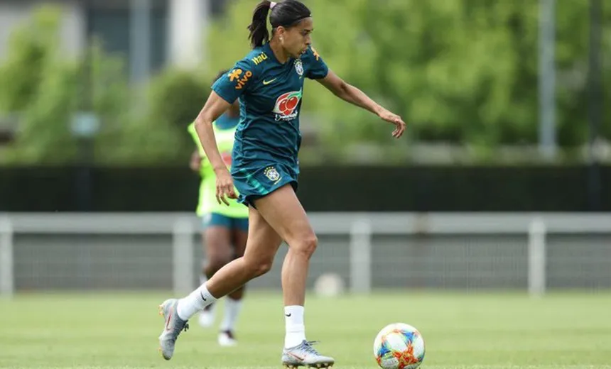 Lesão muscular tira Andressa Alves da partida contra a Itália