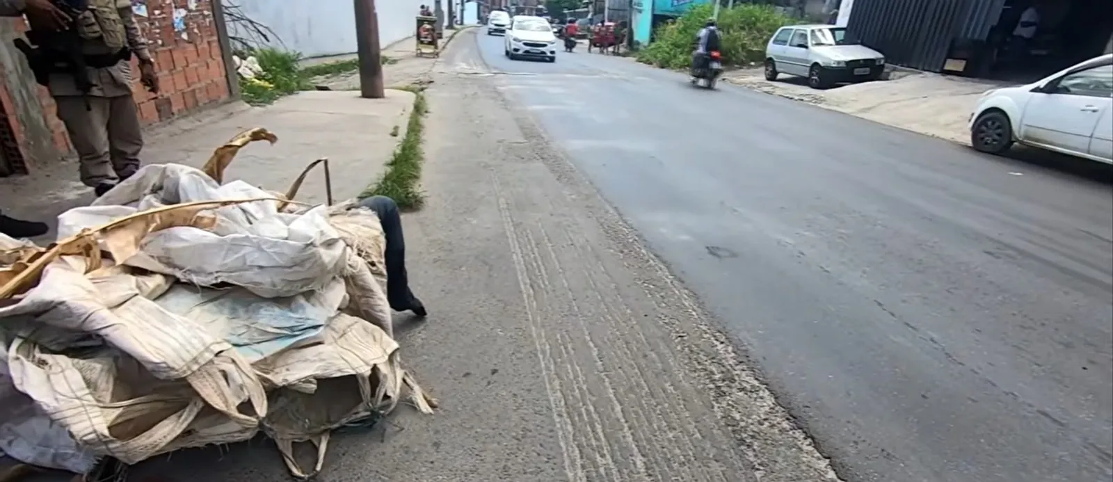 Homem é encontrado morto em carrinho de mão em Valéria, Salvador
