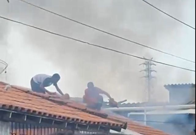 Bebês Gêmeos Morrem Em Incêndio Na Zona Oeste Do Rio De Janeiro