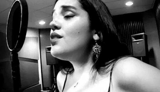 Conheça "Cartas, tarô e sinais", single de estreia de artista baiana Jana Cambuí