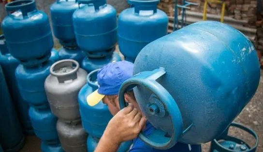 Gás de cozinha será vendido por quase metade do preço nesta sexta durante ação de petroleiros