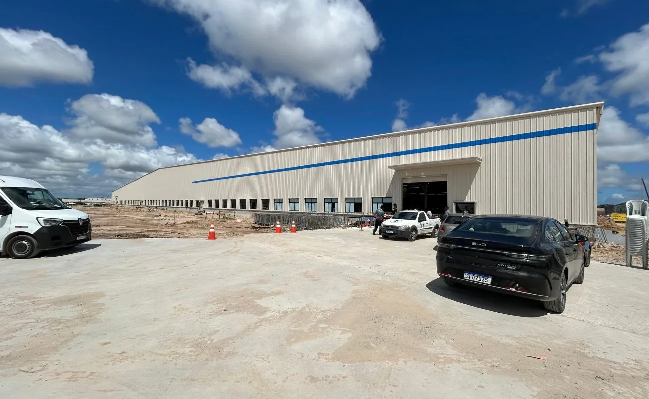 Fábrica da BYD é inaugurada em Camaçari com presença de Lula 