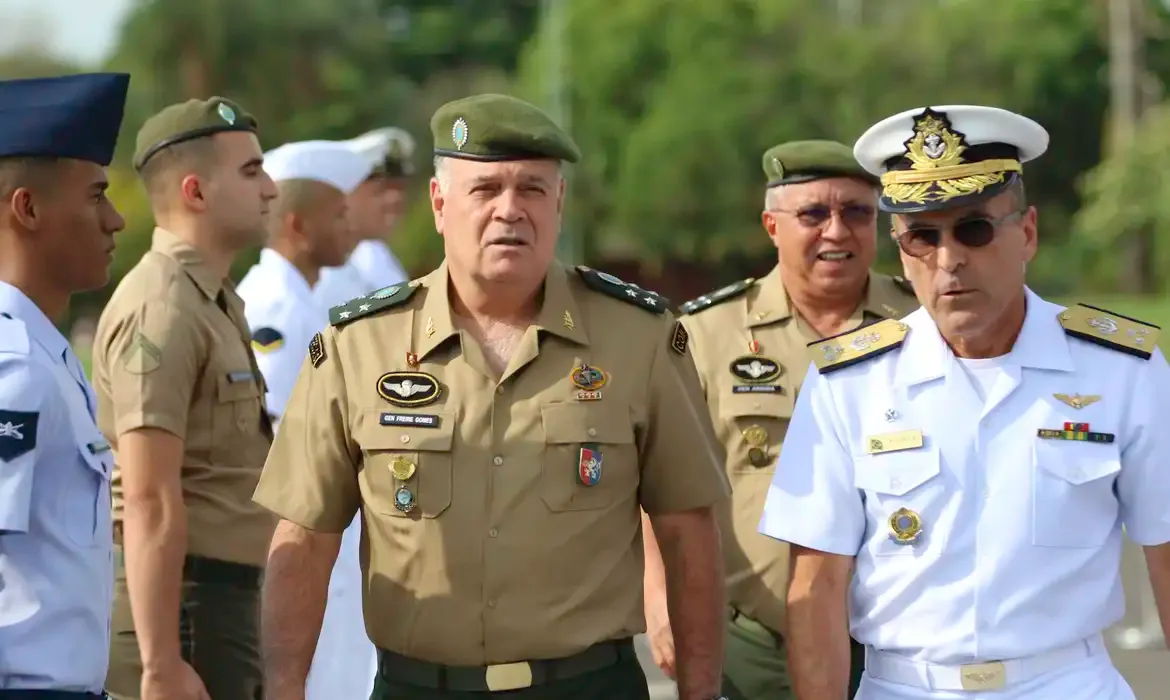 Ex-comandante do Exército confirma reunião com Bolsonaro sobre golpe