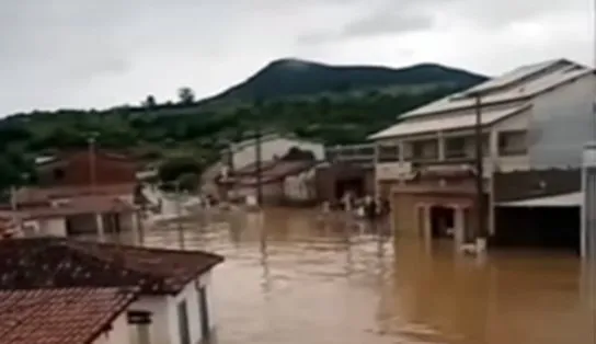 Chuvas na Bahia deixam quase 2 mil pessoas desabrigadas