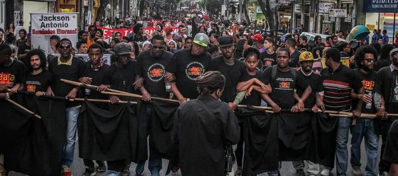 MANIFESTAÇÃO: Grupo realiza marcha contra contra o “genocídio do povo negro” no Engenho Velho de Brotas