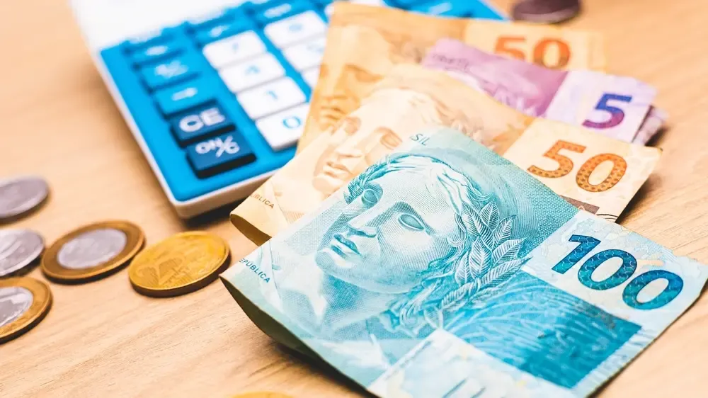 Foto De Dinheiro E Calculadora Financeira Credito De Rafastock Shutterstock