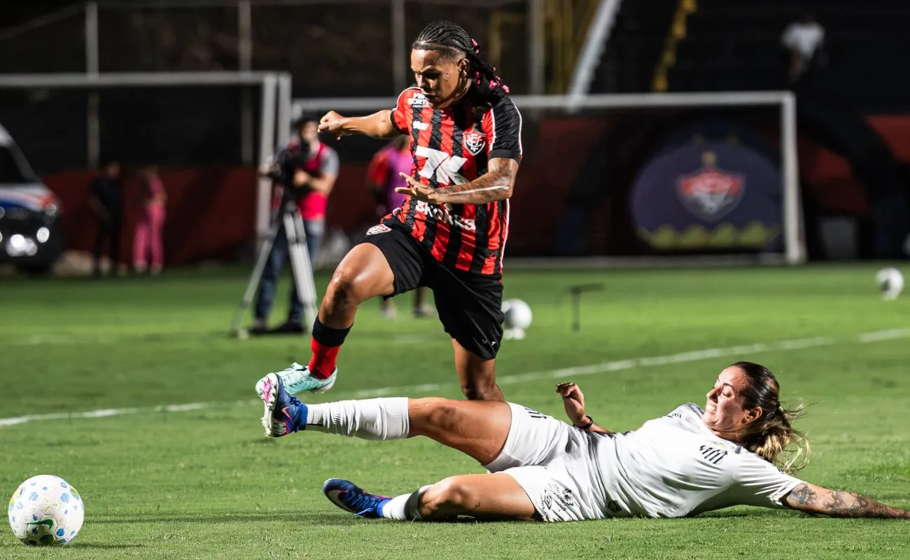 Vitoria é rebaixado após derrota em casa no Brasileirão