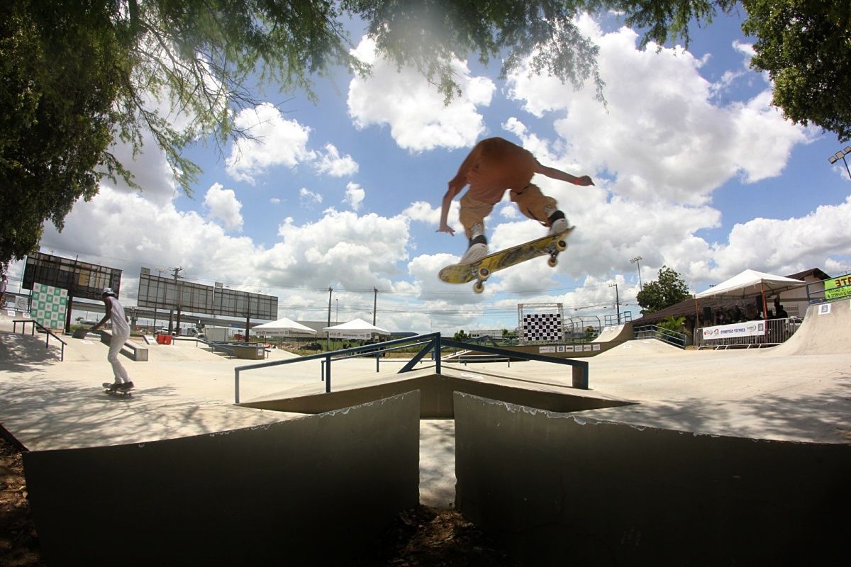 Neste final de semana, Cama&ccedil;ari sedia a 2&ordf; etapa do Circuito Baiano de Skateboard Street, que ocorre na Pra&ccedil;a 1&ordm; de Maio. Foto: Sebasti&atilde;o Chaos/Feseb