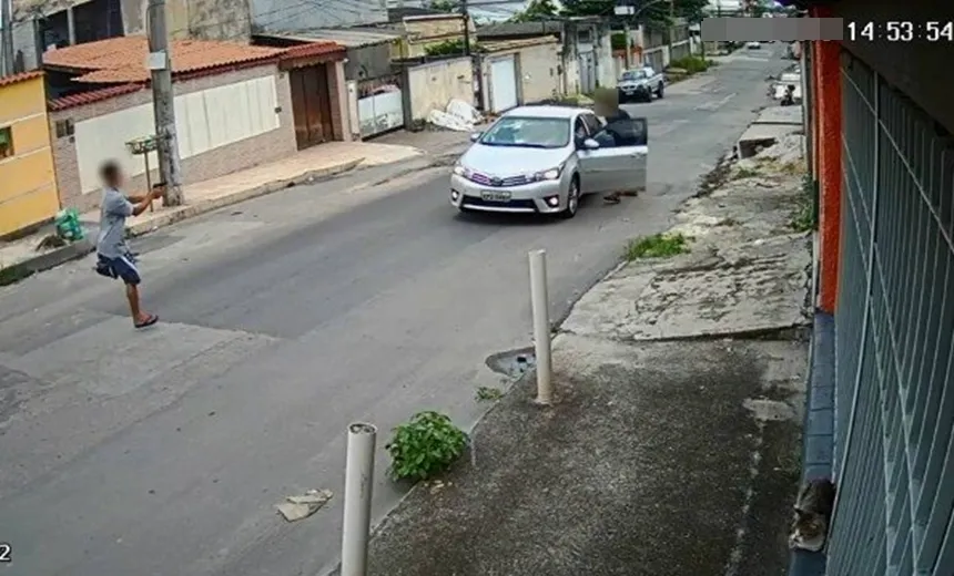 “Saci do crime” toca o terror durante roubo de veículo; veja vídeo