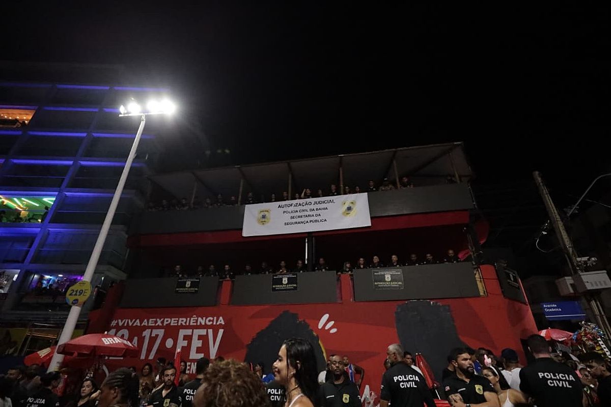 Ap&oacute;s a interdi&ccedil;&atilde;o por liga&ccedil;&atilde;o com crime organizado, o Camarote 305 virou base de monitoramento da pol&iacute;cia no Carnaval de Salvador. Foto: Ascom/PCBA