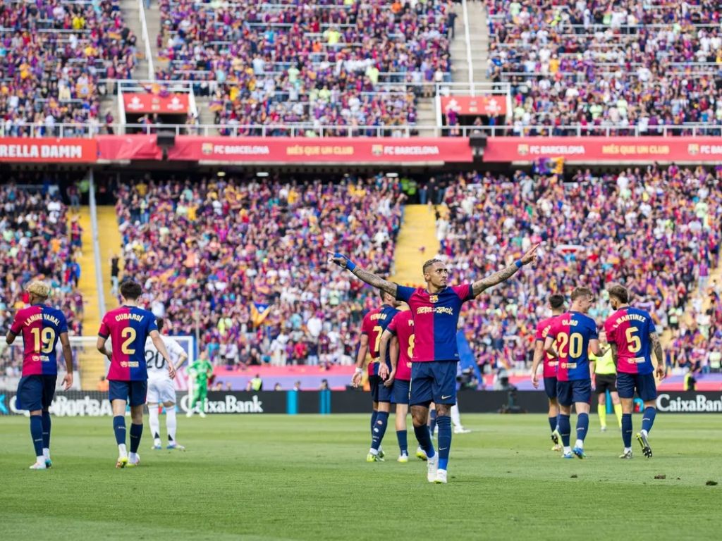 Apesar de Mbappé fazer 3 gols para o Real Madrid, o Barcelona venceu por 4x3, com gols de Raphinha (2), Yamal e Eric Garcia. Foto: Eric Alonso/Barcelona